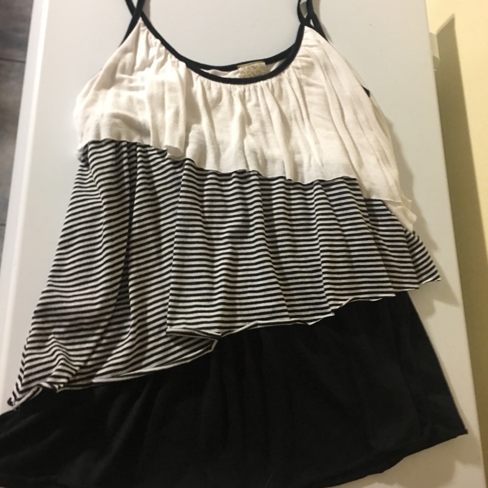 Day trip size large - black and white ruffle top